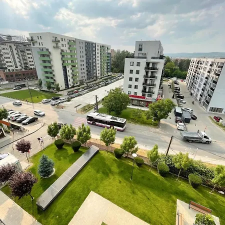Modern 1-bed & Living Flat With Balcony, Parking Apartmán *