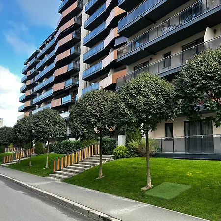 Apartmán Modern 1-bed & Living Flat With Balcony, Parking Kluž