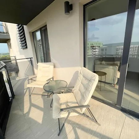 Apartmán Modern 1-bed & Living Flat With Balcony, Parking *
