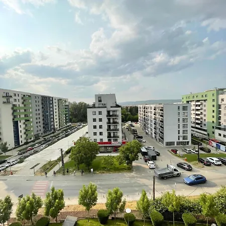 Modern 1-bed & Living Flat With Balcony, Parking Apartmán Kluž