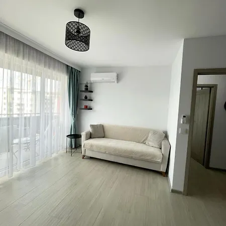 Apartmán Modern 1-bed & Living Flat With Balcony, Parking Kluž